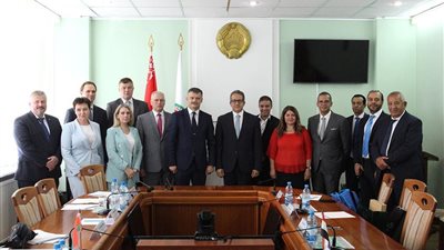 وزير السياحة والآثار يلتقى مع وزير الرياضة والسياحة البيلاروسي