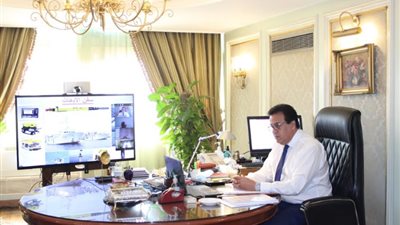 وزير التعليم العالي يناقش خطة تشغيل سفن الأبحاث العلمية المصرية 