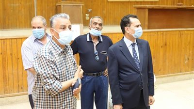 جولة تفقدية لرئيس جامعة جنوب الوادي لامتحانات كليات الزراعة والتربية والآداب