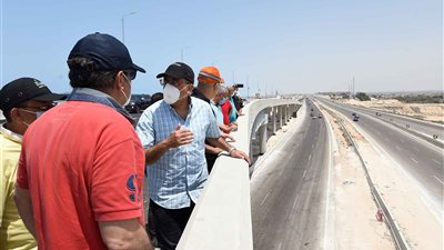 رئيس الوزراء يشهد تشغيل الطريق الساحلي الجديد بطول 50 كيلومتراً