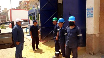 رئيس مياه سوهاج يتفقد الخط الساخن 125 ومحطات مياه الشرب