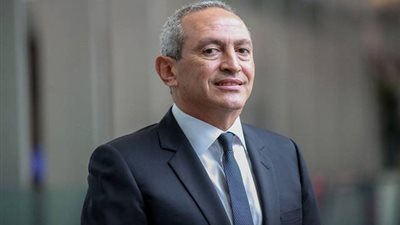 رجل اعمال مصرى يتصدر قائمة الاغنى فى العالم العربى