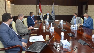 وزير الإسكان يستعرض مواقع أراضي مشروع 