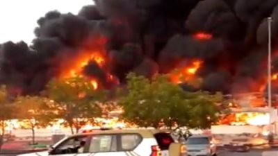 بالصور.. التفاصيل الكاملة لحريق السوق الشعبى فى عجمان 