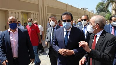 وزير التعليم العالي يتفقد مقر مكتب التنسيق الرئيسى الجديد بجامعة عين شمس