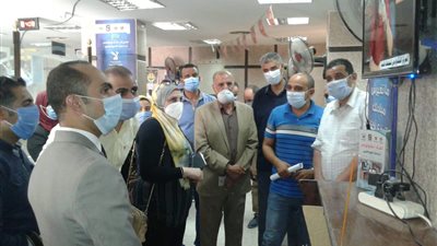 نائب محافظ سوهاج يتفقد المراكز التكنولوجية وإدارات خدمة المواطنين بسوهاج