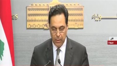  رئيس الحكومة اللبنانية حسان دياب يقدم استقالته إلى الرئيس ميشال عون 