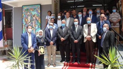 محافظ الإسماعيلية يكرم مدير التعليم وأوائل الثانوية العامة