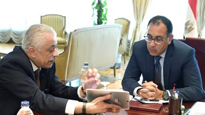 برلمانى يطالب رئيس الوزراء ووزير التربية والتعليم باعادة النظر فى تحسين مرتبات المعلمين وظروفهم المعيشية