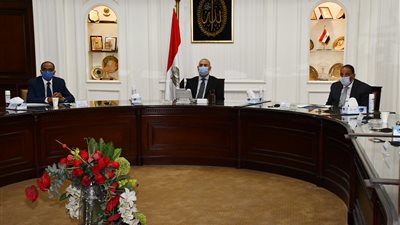 وزير الإسكان يتابع الموقف التنفيذى لبرنامج خدمات الصرف الصحي المُستدامة في المناطق الريفية 