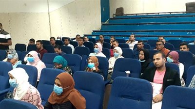 رئيس جامعة جنوب الوادي يشهد ختام فعاليات دورة اعداد المعلم الجامعي ال38 بكلية التربية بقنا 