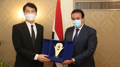 وزير التعليم العالى والسفير الكورى يبحثان سبل التعاون فى مجال التعليم 