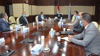 وزير الإسكان يتابع الموقف التنفيذي للأبراج السكنية  بمشروع 