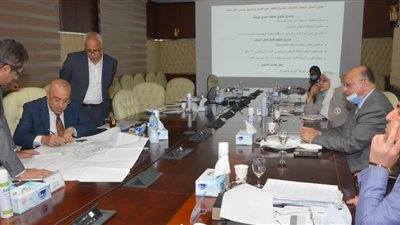 وزير الإسكان ومحافظ القاهرة يتابعان مشروعات تطوير 