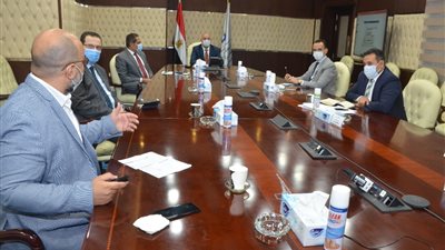 وزير الإسكان يستعرض تطوير قطعتى أرض لشركات قطاع الأعمال بمحافظة الإسكندرية