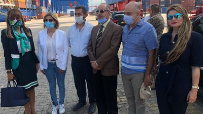 بالصور.. وصول أولى سفن الجسر البحرى المصرى إلى بيروت 