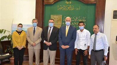 رئيس جامعة الاسكندرية: منحة كاملة ومبلغ شهرى لطالب الفريسكا والتحاقه بكلية الطب