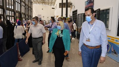 رئيس جامعة قناة السويس تتفقد أول أيام تنسيق المرحلة الثانية