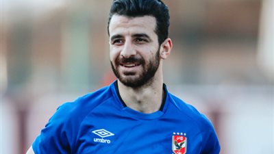 احمد عيد عبدالملك يساند نجم دفاع الاهلى