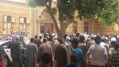 العناية الالهية انقذت طفلا لقى ابواه وجدته وشقيقتيه مصرعهم فى تصادم.. جنازة مهيبة فى جرجا لتشييع 5 افراد من اسرة واحدة