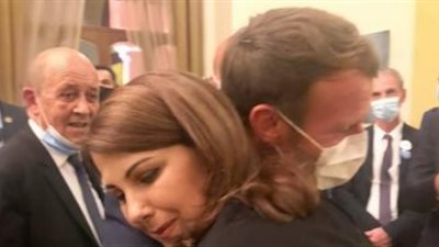 بالصور| ماكرون يعانق ماجدة الرومى.. 