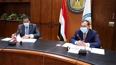 وزير التعليم العالى يؤكد على  ضرورة إعداد برنامج تدريبى فى مجال قطاع البترول بالتعاون مع الجامعات التكنولوجية