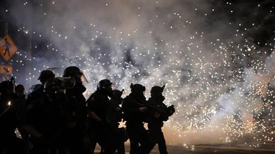 هام| تظاهرات عنيفة في أمريكا والشرطة تعتقل 50 محتجا