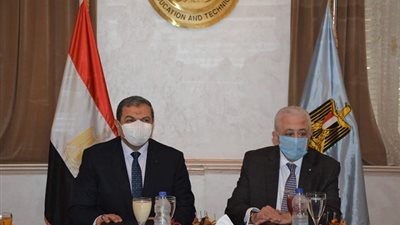 شوقى وسعفان يناقشان انشاء مؤسسة تعليمية جديدة