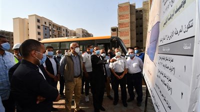 وزير الإسكان يتفقد وحدات الإسكان الاجتماعى بمنطقة حدائق العاصمة