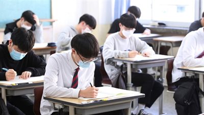 كوريا الجنوبية تعيد فتح مدراسها بعد تراجع اصابات كورونا