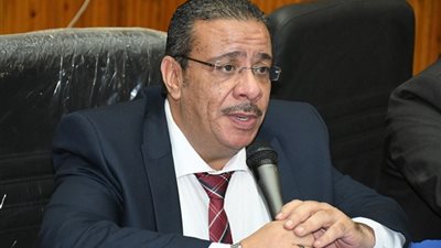 أحمد زكي: خطة تطوير وتحول رقمي.. واستعدادات خاصة للعام الجديد بجامعة القناة