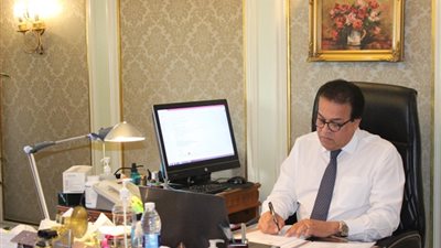 عبدالغفار يكشف عن ترقيات وتعيينات واعارات اعضاء هيئة التدريس واساتذة الجامعات