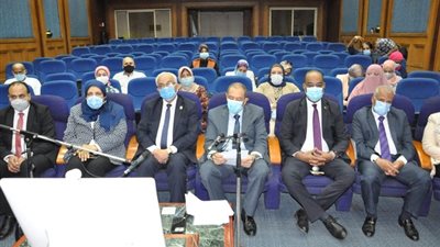 التعليم تناقش آليات الإجراءات الاحترازية داخل المدارس مع مديرى المديريات التعليمية 