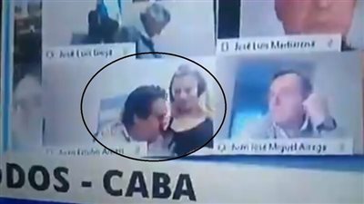 بالصور.. مشهد إباحي في البرلمان الأرجنتيني