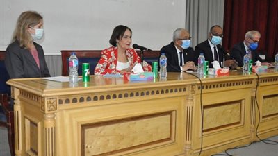 التعليم تكرم الطلاب الفائزين في المسابقة الفنية للتوعية بمخاطر الهجرة غير الشرعية وطرح البدائل الإيجابية