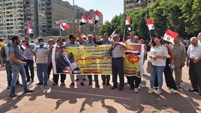آلاف المعلمين يتوافدون على المركز الرياضى بالعباسية من اجل بناء مصر الحديثة