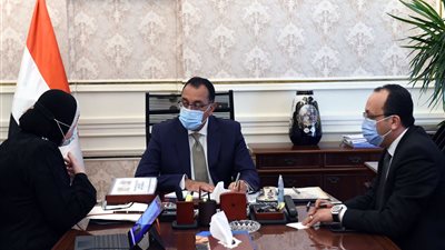 رئيس الوزراء يتابع استعدادات طرح 1755 وحدة بـ 7 مجمعات صناعية وترتيبات معرض 