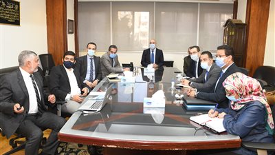 وزير الإسكان يستعرض المخطط الاستراتيجى العام واستعمالات الأراضي المُقترحة بمدينة رشيد الجديدة