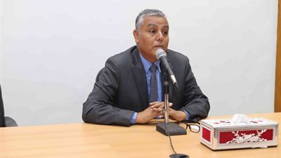 رئيس جامعة جنوب الوادى يناقش خطة بدء العام الدراسى الجديد