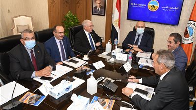 وزير الإسكان يترأس اجتماع مجلس إدارة شركة 