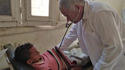 الكشف على 1000 مواطن بقرى البلينا بسوهاج