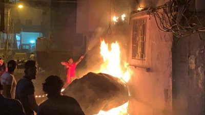 بالصور.. الجيش اللبناني يطوق محيط انفجار بيروت ويفرق المواطنين 