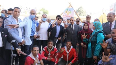 بالصور.. محافظ سوهاج ووزير الشباب والرياضة يفتتحان الملعب الخماسي لنادي الرحلات بالكوثر .. ونادي صحي بمدينة سوهاج .. و يتفقدان نادي الإيمان لذوي القدرات الخاصة 