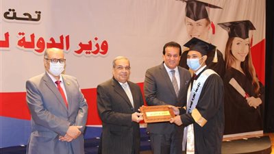 بالصور.. وزيرا التعليم العالي والإنتاج الحربي يشهدان حفل تخرج أول دفعة من الأكاديمية المصرية للهندسة والتكنولوجيا المتقدمة