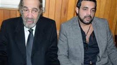 عمرو محمود ياسين يسترجع ذكرياته مع والده: وداعا يا ابى الى ان نلتقى