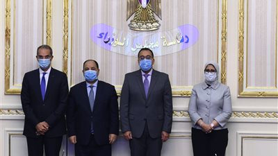 رئيس الوزراء يشهد توقيع بروتوكولي تعاون لاستخدام كارت الخدمات الحكومية في التأمين الصحي والتموين