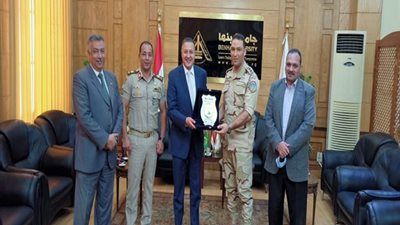 جامعة بنها تبحث سبل التعاون مع قوات الدفاع الشعبى لتعزيز الوعي الوطني 