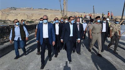 رئيس الوزراء يتفقد الأعمال الإنشائية لمحور الحضارات