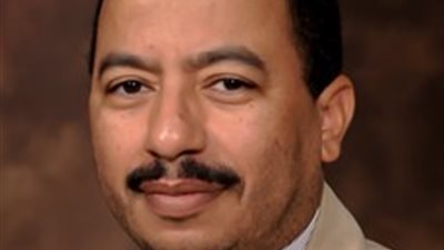 علاء صادق مشرفا على حاسبات ومعلومات جامعة حنوب الوادى بقنا