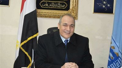 مدير تعليم القاهرة يتفقد مدارس مصر القديمة ويؤكد علي ارتداء الكمامات وجلسة المقاعد المتفرقة